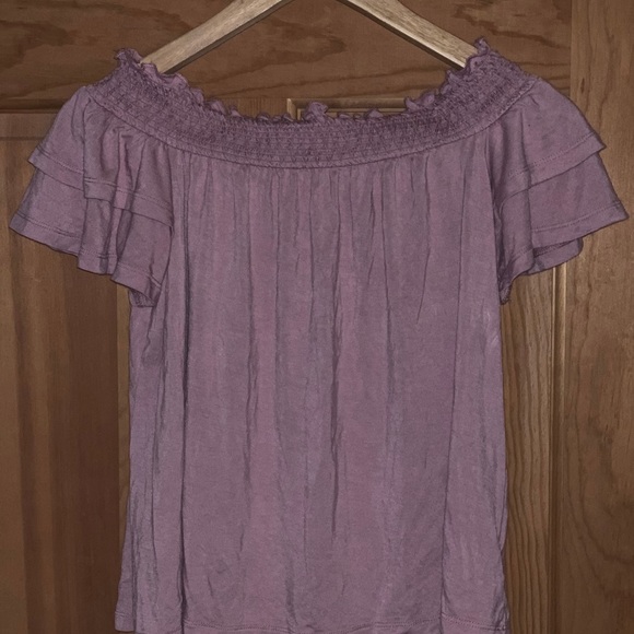 Super cute American Eagle off-the-shoulder top🌸💫 - Picture 2 of 3